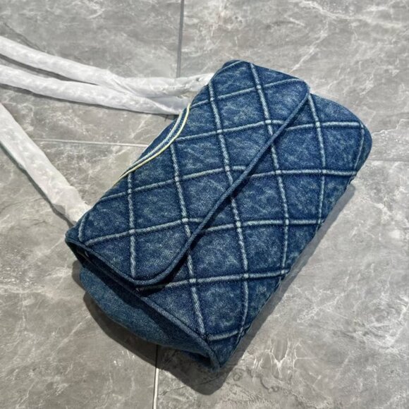 Tory Burch Light Blue Quilted Shoulder Bag - Picture 5 of 9